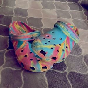 Size 3 young women crocs- great condition, tied dye print